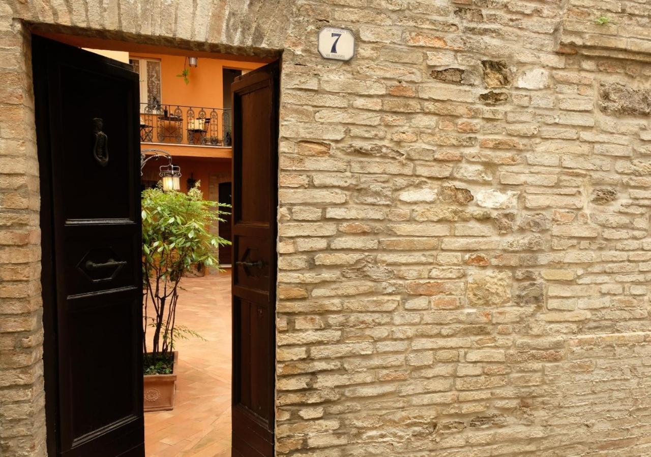 Il Cortile Segreto Bed & Breakfast Сан Северино Марке Екстериор снимка