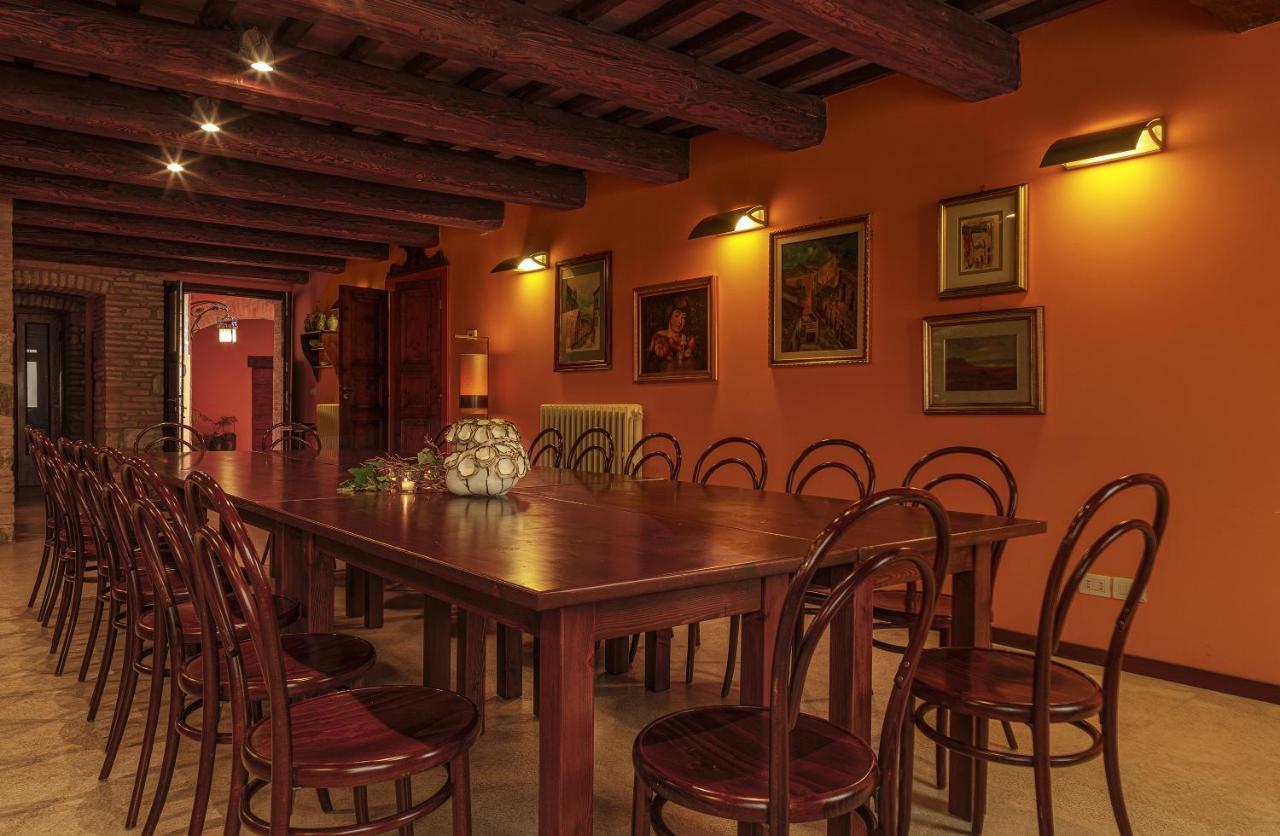 Il Cortile Segreto Bed & Breakfast Сан Северино Марке Екстериор снимка